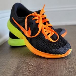Nike Revolution 4